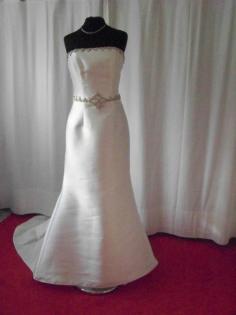 400 neue Brautkleider je ab Euro 199. - / Lagerverkauf - Outlet Brautmoden